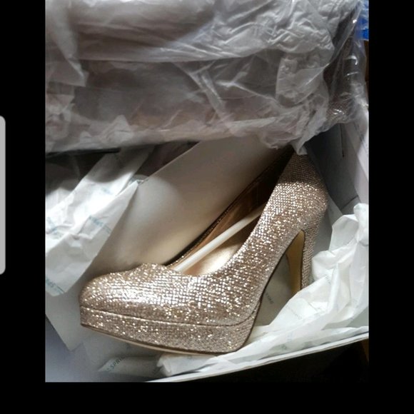 NEW/LIKE NEW - Glitzy heels with matching bag - Picture 2 of 5